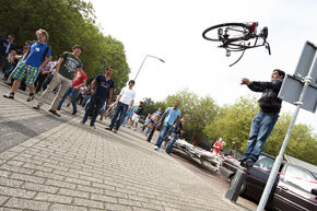 Die fiets moet kapot. Foto | Bart van Overbeeke
