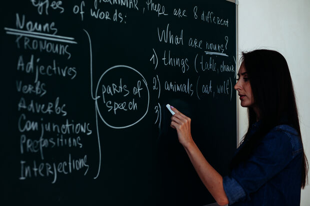 Minister wants institutions to think hard about their language policy