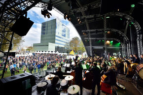 Studentenorkest Ensuite op het grote podium. Foto | Bart van Overbeeke