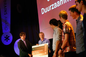 Formauto ontvangt de duurzaamheidsprijs. Foto | Bart van Overbeeke Formauto ontvangt de duurzaamheidsprijs. Foto | Bart van Overbeeke