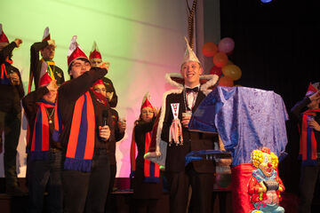 Prins Ingmar d'n Urste (rechts) met links van hem Rick Staals, voorzitter van GELIMBO. Foto | Peter van Heck