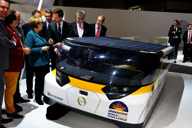 Merkel and Rutte meet AMIGO and Stella