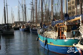 Noodgedwongen nog altijd voor anker in de Veerhaven. Noodgedwongen nog altijd voor anker in de Veerhaven.