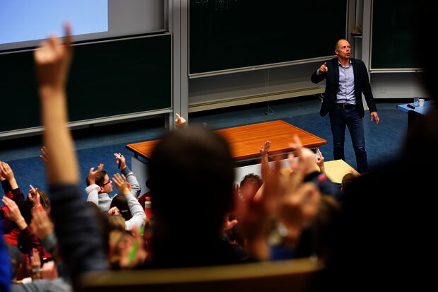 Bring a little hubbub into the online lecture theatre