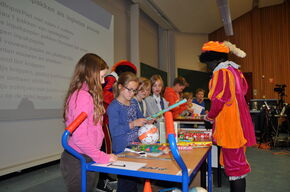 Kindercollege 'De logistiek van Sinterklaas' door prof.dr. Ton de Kok.