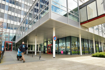 SPAR university in Luna. Foto | Bart van Overbeeke