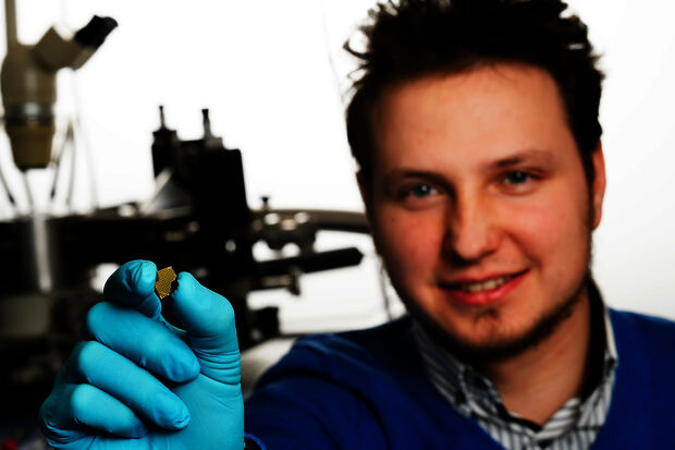 Home Stretch | Nanowires replace battery