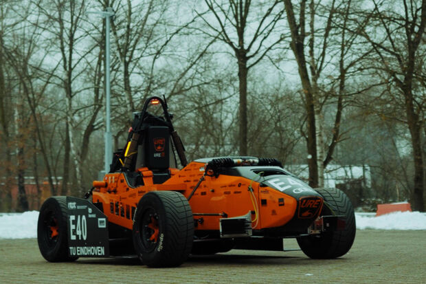 URE covers its first meters with self-driving racing car