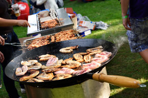 GEWIS did some barbecue'ing too. Photo | Bart van Overbeeke