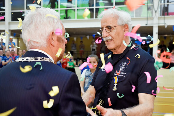 Hajraa coach Henri van Schijndel was appointed Member of the Order of Orange-Nassau by Helmond's deputy major Frans Stienen. Photo | Bart van Overbeeke