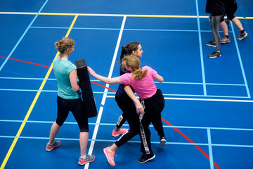 Oefeningen in Krav Maga. Foto | Bart van Overbeeke