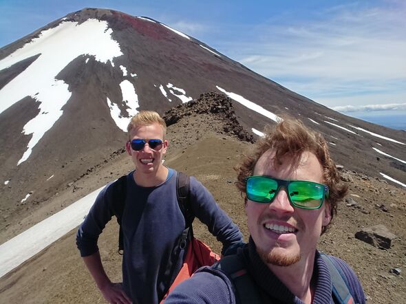 Mart Baelemans (left) with Merlijn Blanckaert in Tongariro national park (New Zealand). Photo | private archive Mart Baelemans