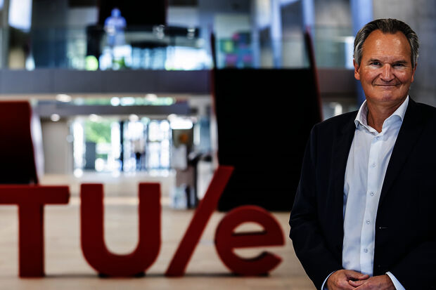 Executive Board President Smits wants to offer help to Philips employees