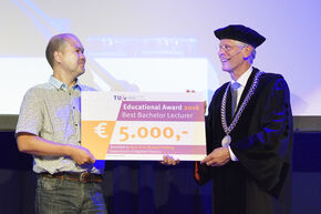 Education prize for Ruben Trieling. Photo | Bart van Overbeeke