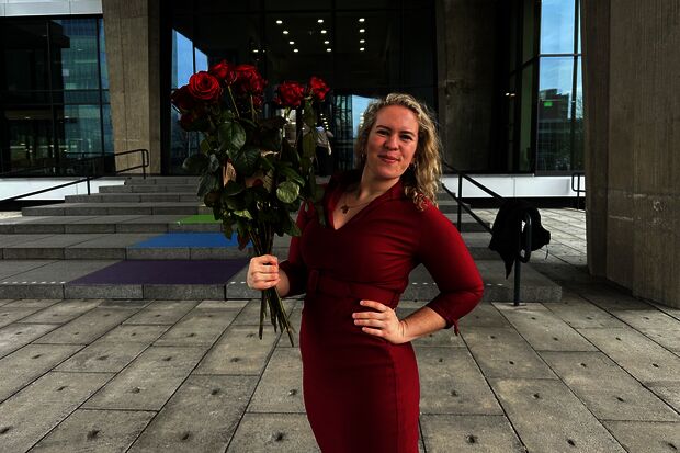 Cupid and Cursor hand out roses