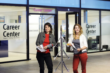 Maartje van Amelsfort (links) en Linda Scheel