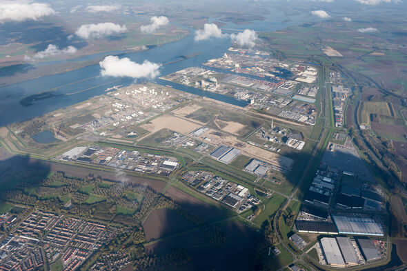 Havencomplex Moerdijk vanuit de lucht gezien. Foto | Paul Martens