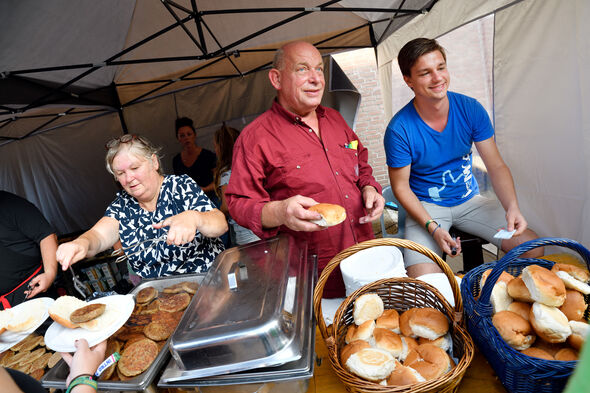 Burger baker Aad. Photo | Bart van Overbeeke