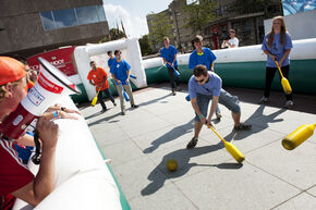 Demonstratie hockeyvereniging Don Quishoot op het Stadhuisplein