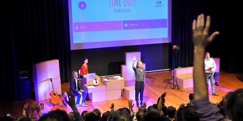 Theatervoorstelling TIME OUT. Foto | Bart van Overbeeke