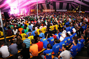 Volle bak in de tent dinsdagavond. Foto | Bart van Overbeeke