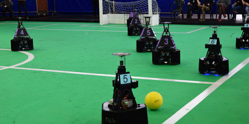 De voetbalrobots van Tech United in actie. Foto | Tech United