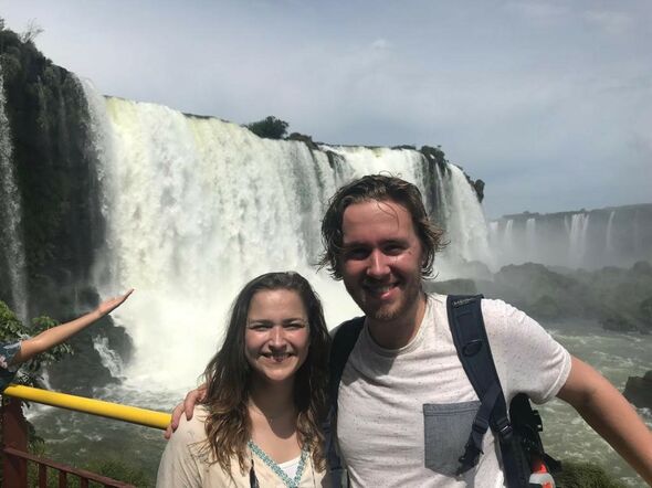 Bij de watervallen van Iguazu (links Maxime, rechts Jan). Foto | Privéarchief Jan en Maxime