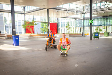 Kevin Loman (op trike) en Harmen Meijer. Foto | Rien Boonstoppel