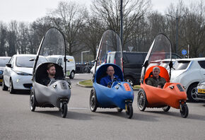 Ook twee- en driewielers namen deel aan de E-Parade.