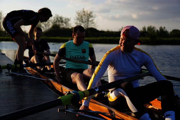 Werktuigbouwers roeien honderd kilometer voor KWF