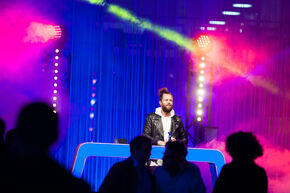 Dj La Fuente sloot het evenement af in de 'markthal'. Foto | Bart van Eijden