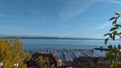 Uitzicht vanuit de kamer: Lac de Neuchâtel met daarachter de Alpen.
