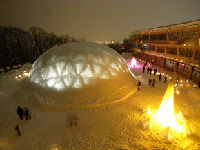 Een eerder gebouwde ijskoepel in Kokawa, Japan.