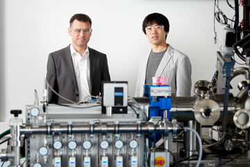 Emiel Hensen (l) and his colleague Wei Chen. Photo | Bart van Overbeeke
