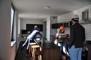 Voorbeeld van een keuken die tien bewoners gaan delen. Voorbeeld van een keuken die tien bewoners gaan delen.