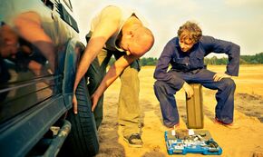 Teamleden Ton Rijkers (links) en René Thijssen. Foto | Bram Berkien Rally Amsterdam Dakar Technische Universiteit Eindhoven