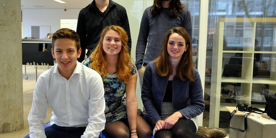 De bank met interactieve speelmat.