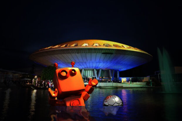Robot games in the ‘flying saucer’