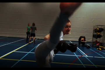 This was the hardest sport Kevin Tatar had to do in the sports centre video's until now: kickboxing! Kevin and Cristina joined a ...