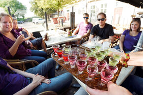 Tijd voor een drankje: proost! Foto | Bart van Overbeeke