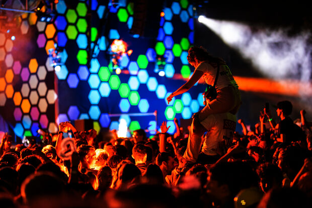 Intro 2022 | Students let loose at sick party