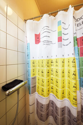 Zo douchen scheikundigen. Foto | Bart van Overbeeke