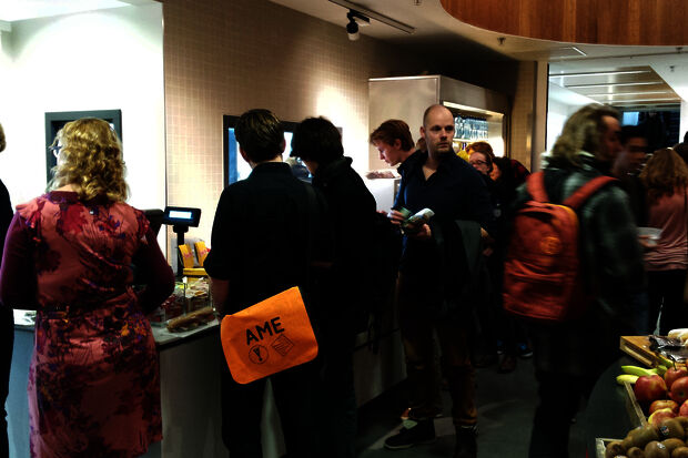 Mobile store to relieve MetaForum cafeteria