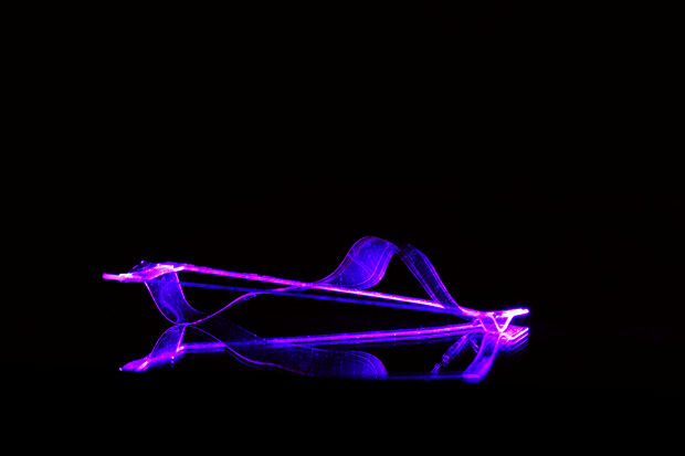 New polymer ‘walks’ when illuminated