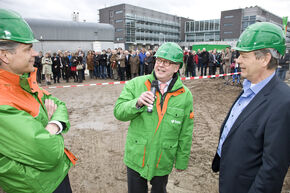 V.l.n.r.: BAM-directeur Jack Koch, collegelid Jo van Ham en Project 2-leider Peter Southout Foto l Norbert van Onna
