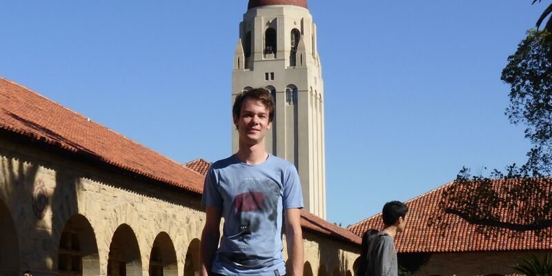 Maarten Sebregts op Main Quad bij Stanford University.