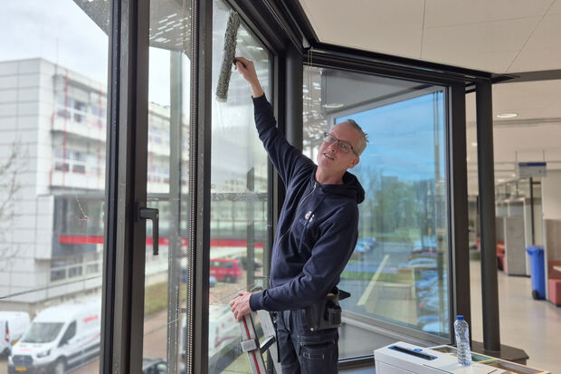 Achter de schermen | Richard Meuldijk, glazenwasser