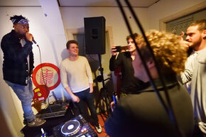 Optreden rapper Braz. Foto | Bart van Overbeeke Optreden rapper Braz. Foto | Bart van Overbeeke