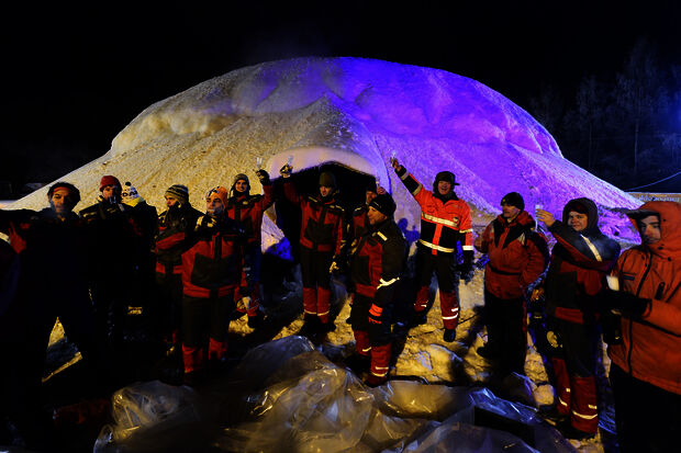 Students finish world's largest ice dome