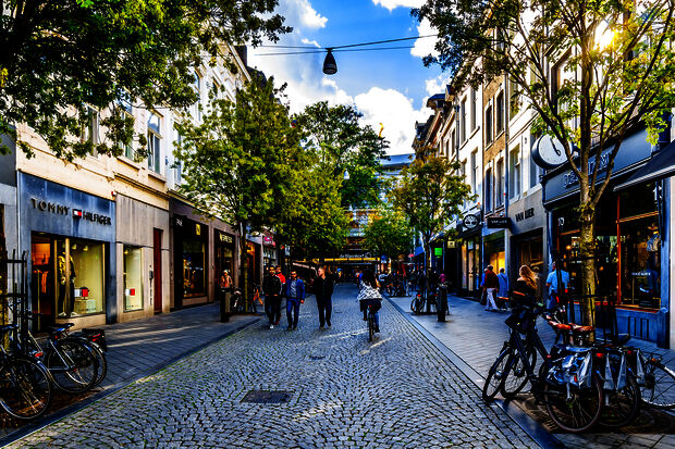 Maastricht stopt met wekelijkse inzet handhavers tegen studentenoverlast